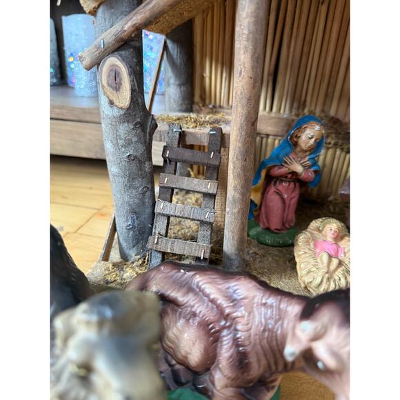 Vintage Nativity Scene handpainted made in italy with wooden scene - Picture 4 of 12